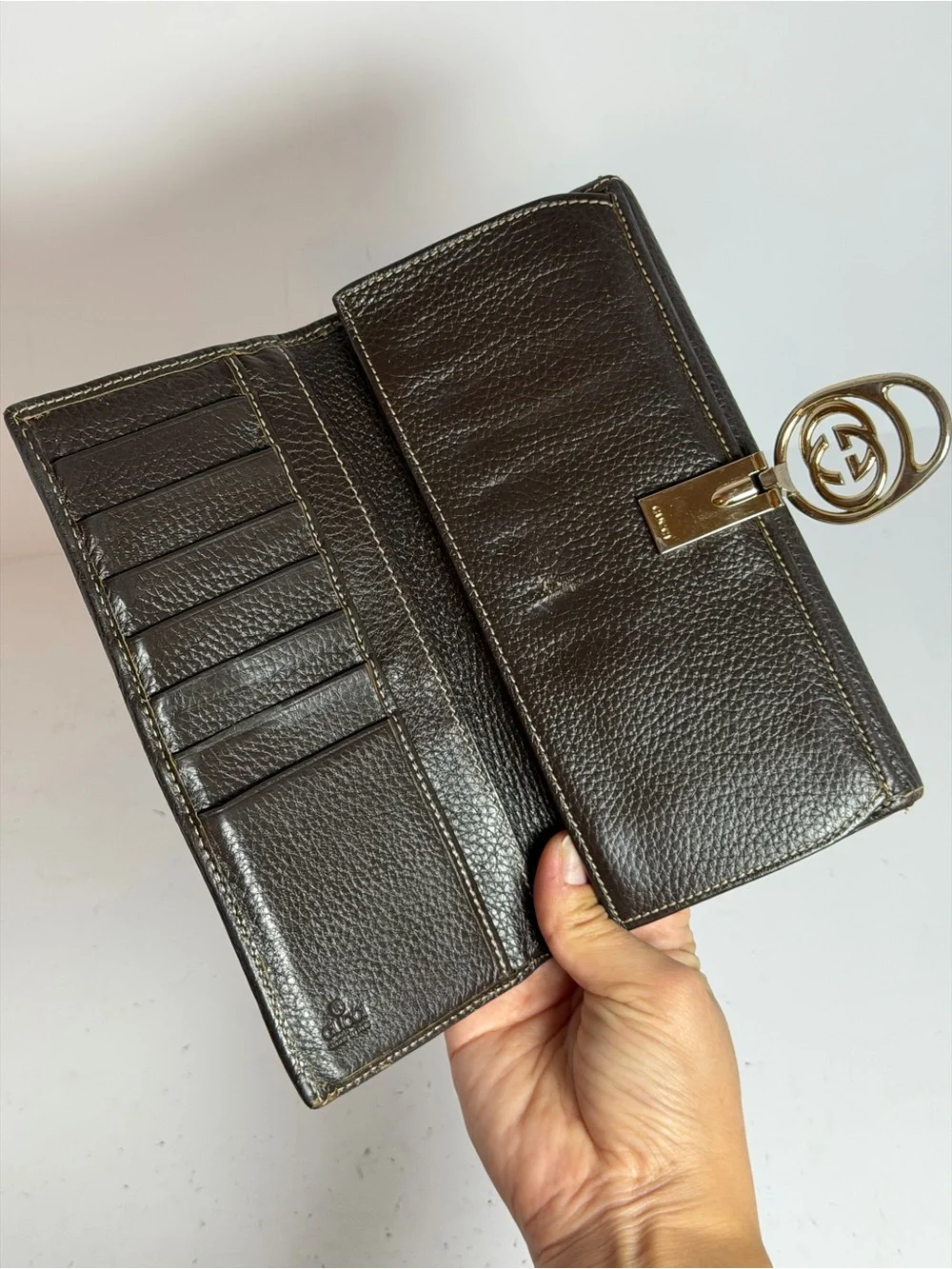 Gucci Interlocking G Clasp Brown GG Canvas Wallet - Picture 10 of 16